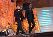 Shah Rukh Khan & Salman Khan Top Comedy Performance | Star Screen Award 2017