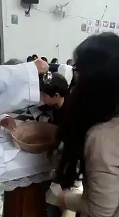 Ven porque deben de bautizar a los niños antes de hablar