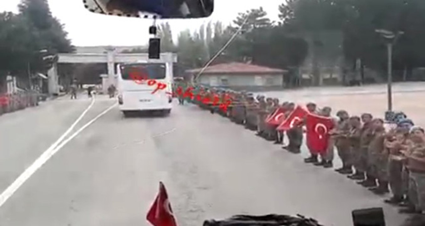 Türk Askeri İdlib'e Doğru Yola Çıktı, Silah Arkadaşları Böyle Uğurladı!