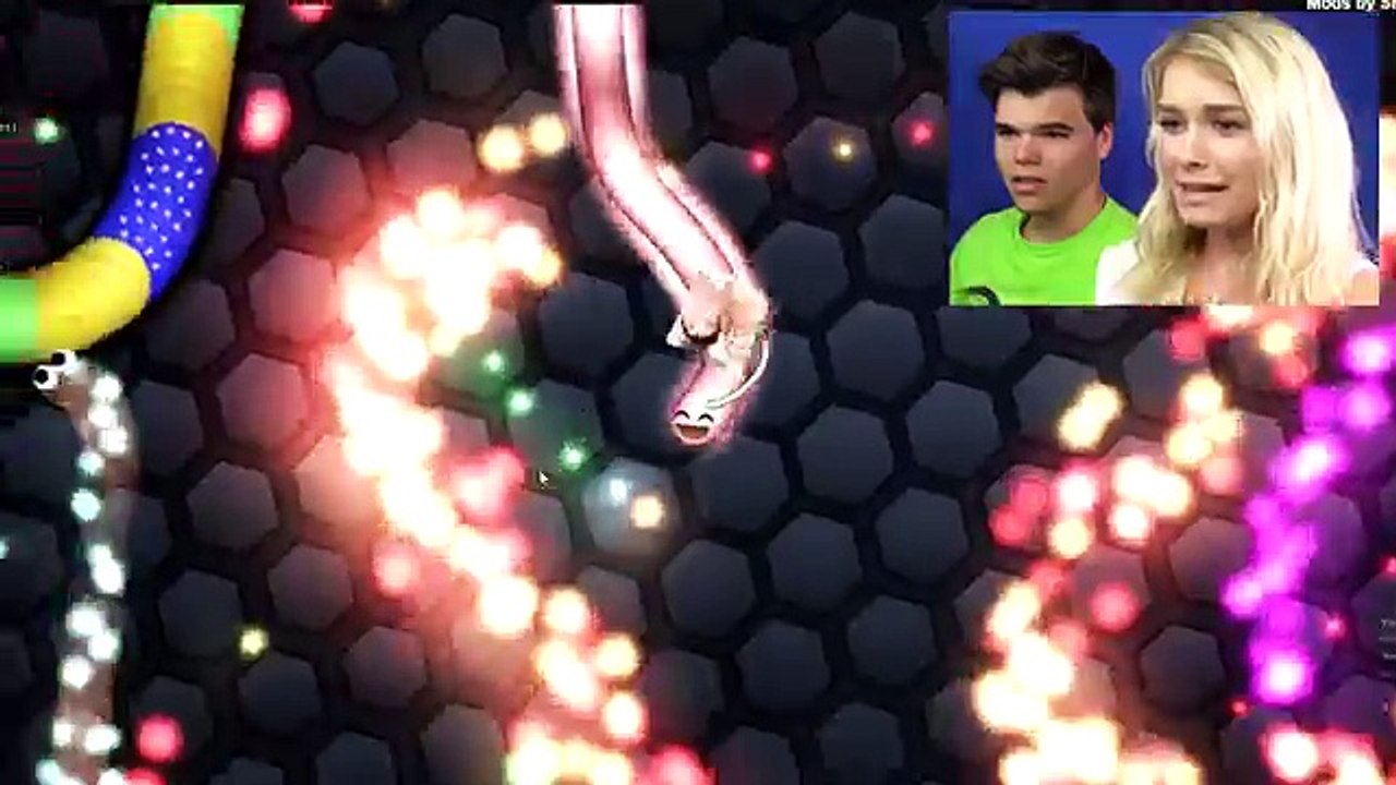 BIGGEST ON SLITHER.IO! W/Jelly