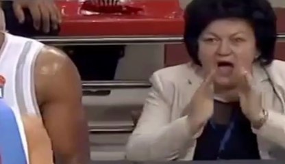 Žena iz publike burno navijanje (Igokea-Budućnost)