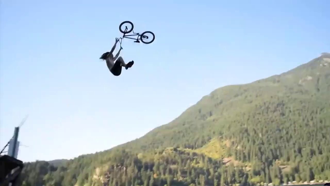 HOW TO BIKE LAUCHING INTO LAKE【Video Pizza】