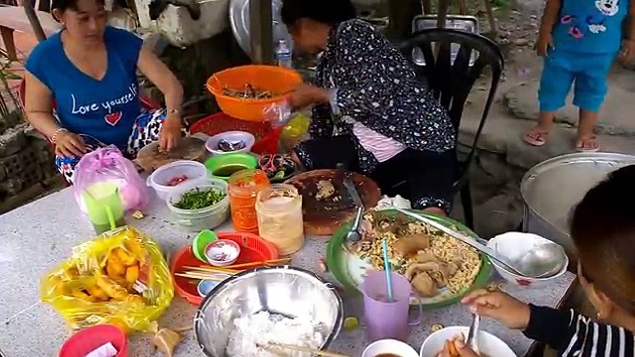 Cháo lòng bò Thủy đen Cây Me là đặc sản vùng Tri Tôn, An Giang