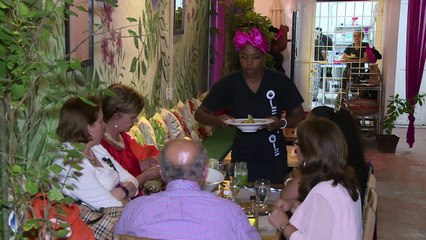 Restaurante em prisão redime reclusas na Colômbia