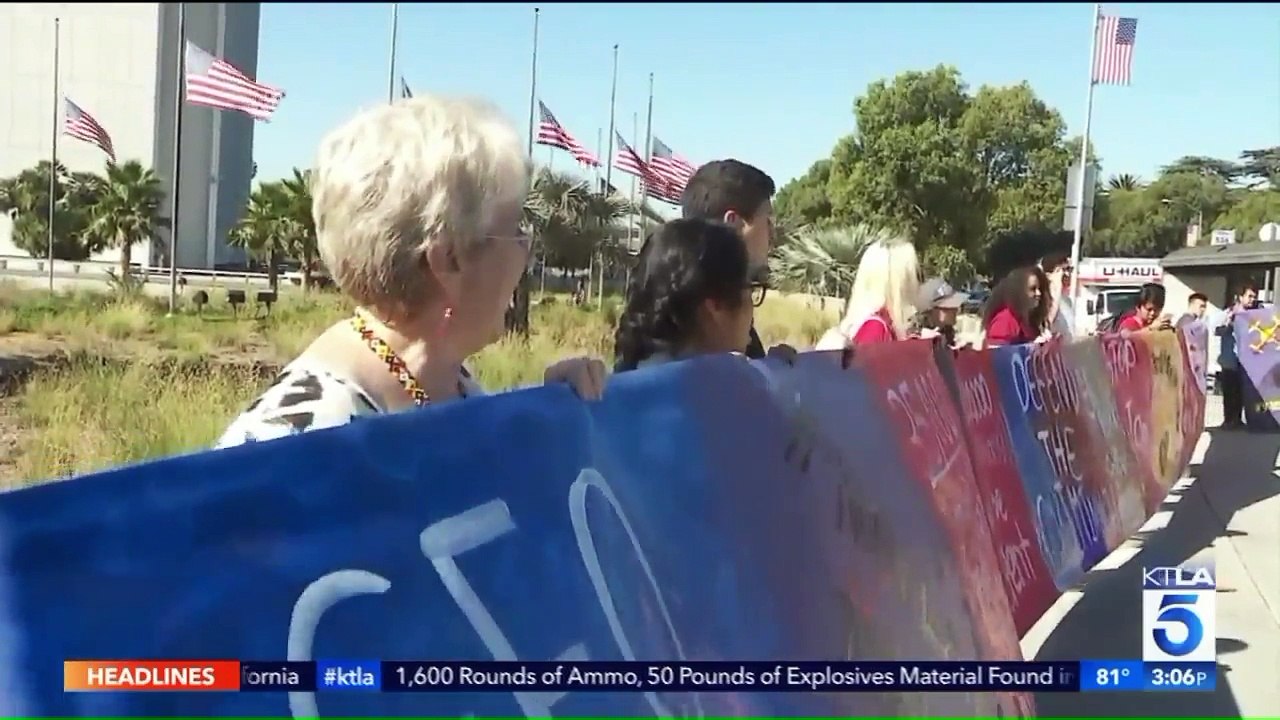 Lapd Declares Unlawful Assembly At Daca Protest 9 Arrested Video Dailymotion 