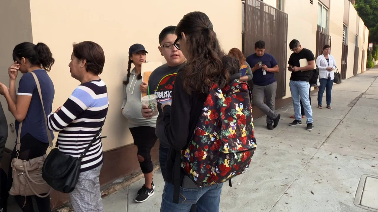Jóvenes inmigrantes corren a renovar papeles en EEUU