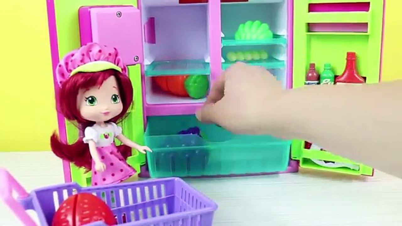 Çilek Kızın Saçları Rengarenk Oluyor Maşa ve Çilek Kız Çizgi Filmleri