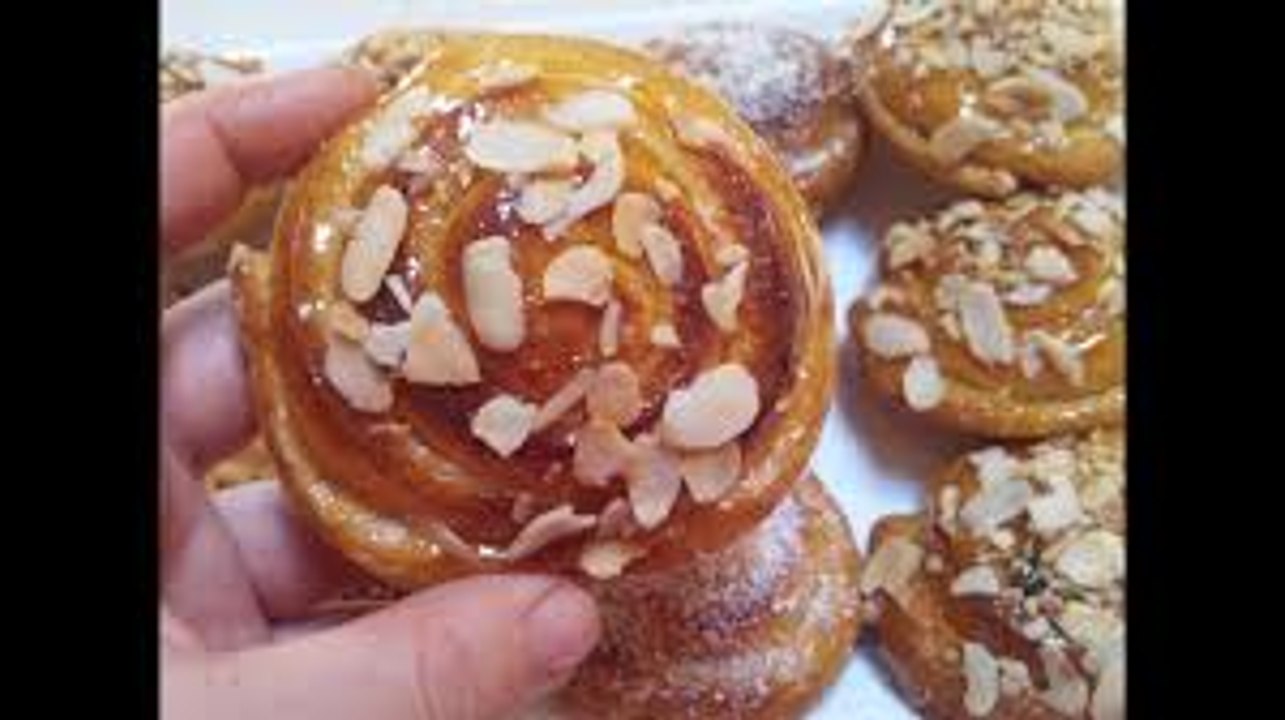 شنيك او بريوش  بالمربى خفيف رطب وسهل