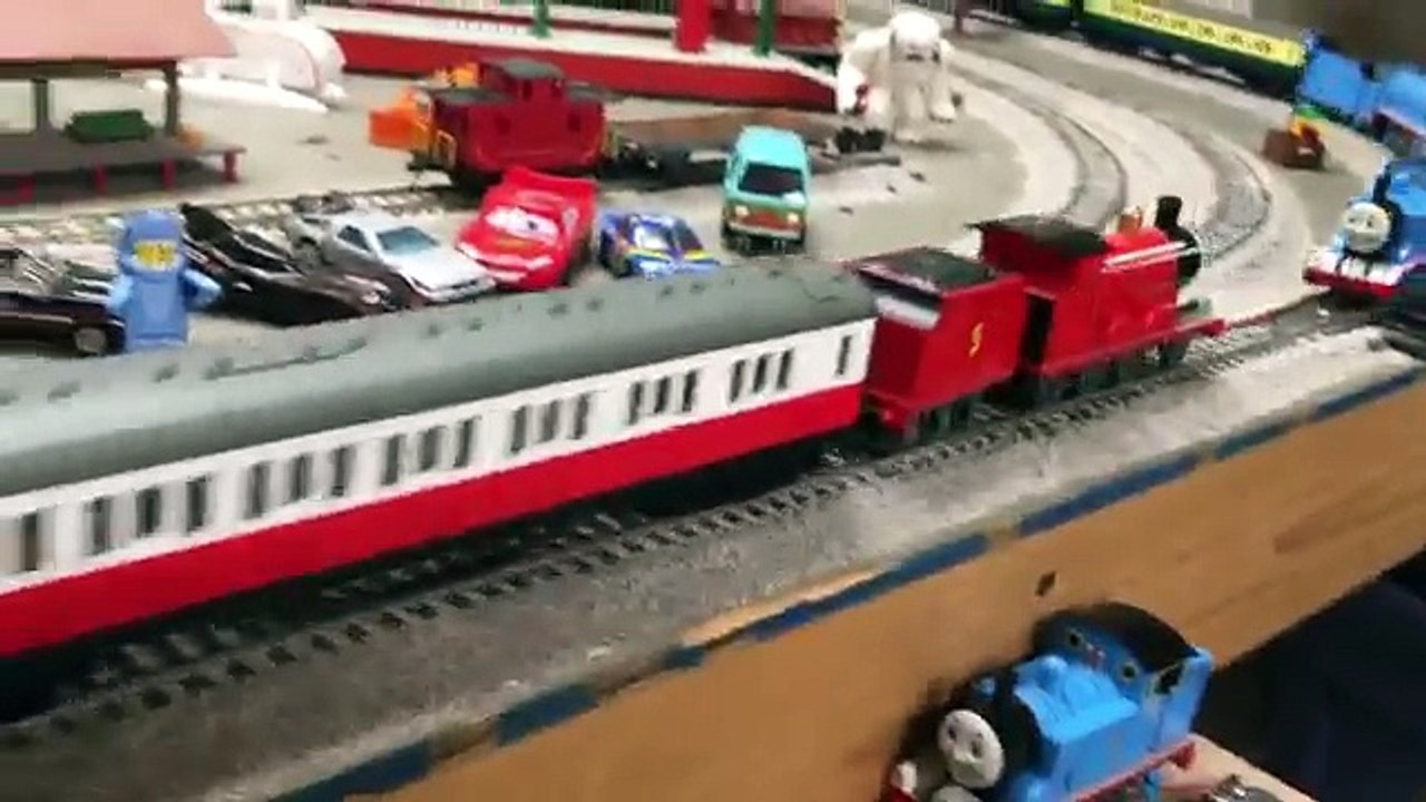 Thomas and Friends HO Scale Trains with Random Crashes