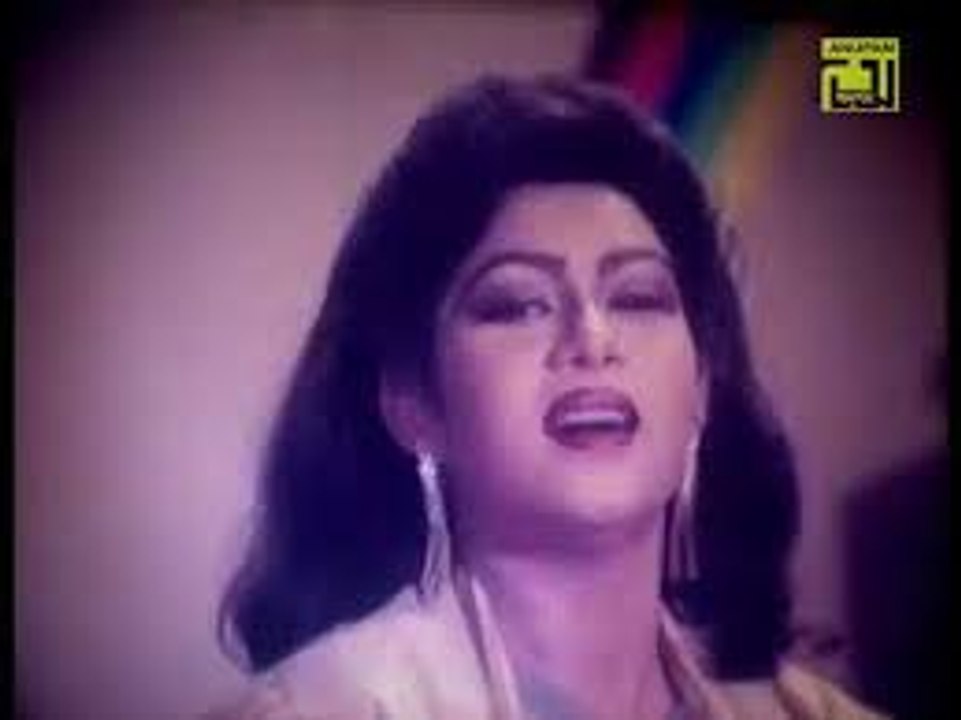 Bangla romantic song.আমার সোনার অঙ্গে [স্বপ্নের পৃথিবী] Amar Shonar Onge । Bangla Movie Song - Shabnur bangla song