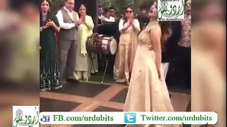 Neelam Muneer Public Hot Dance