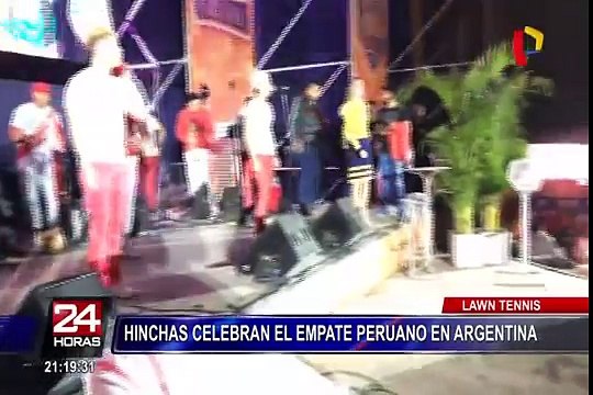 Hinchas celebran empate de Perú ante Argentina en diversos puntos de la capital