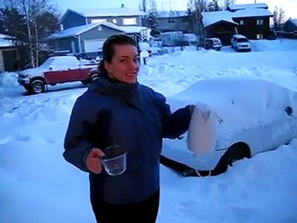 Throwing hot water in the air and taking it as a snowstorm