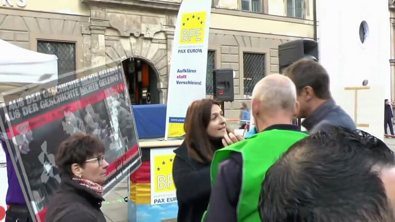 Aufgebrachte Moslemin Wollen Sie, dass jeder Christ einen Moslem tötet