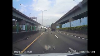 Driving in Asia - Car Crashes and Accidents Compilation 2017