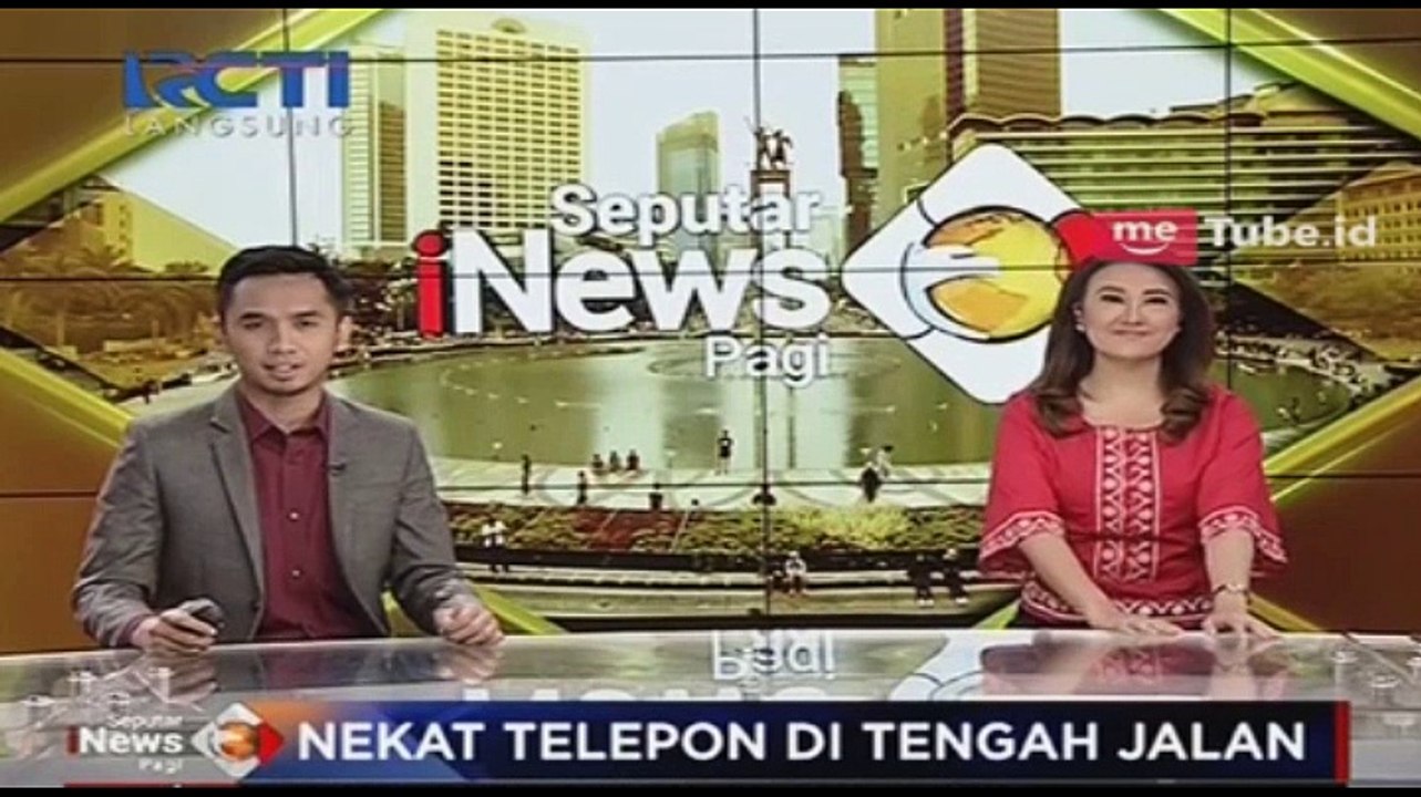 Emak-Emak yang Nekat Angkat Telfon di Tengah Jalan Jadi Viral