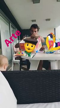 Pedro haciendo arte con sus hijos - 20 de Enero
