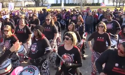 Ribuan Perempuan Demo Anti-Trump di Washington DC