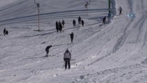 Beklenen Kar Geçte Olsa Yağdı, Kayak Merkezi Açıldı