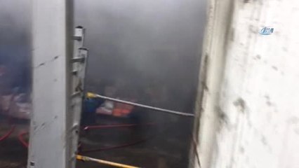 Sancaktepe'de Kalıp Fabrikasında Yangın Paniği