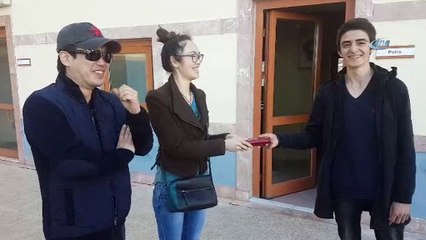 Öğrenci genç, minibüste bulduğu 10 bin TL'yi sahibine ulaştırdı