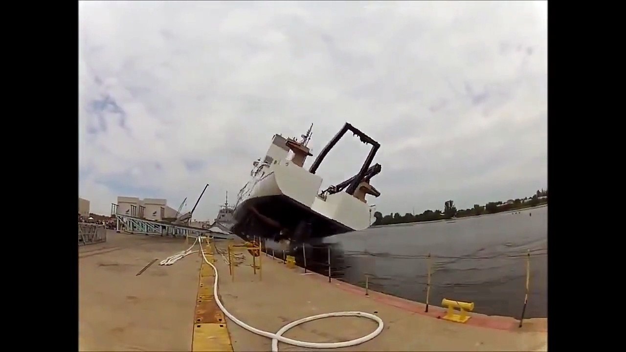 Des mises à l'eau de navires juste incroyables... A VOIR!!!!