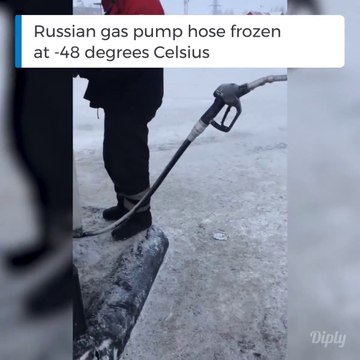 Il fait tellement froid que même le tuyaux de la pompe à essence est gelé! Dingue