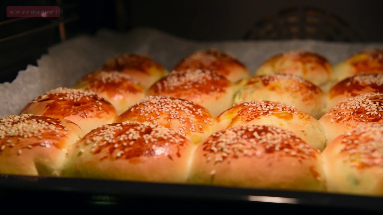 Teigbällchen mit Schafskäse gefüllt / Peynirli poğaça tarifi
