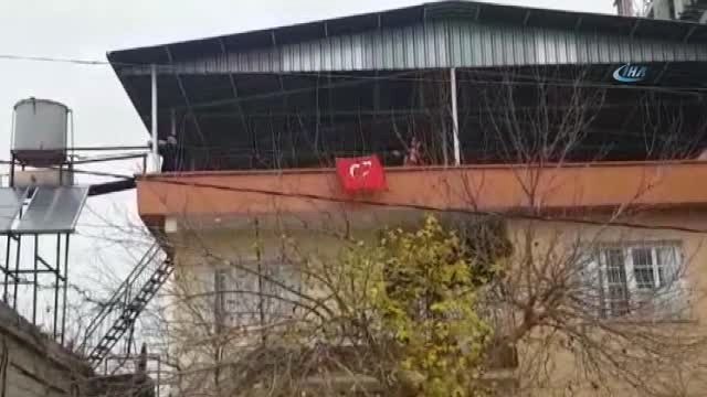 Hatay'ın Hassa İlçesinde Ev ve İş Yerlerine Bayraklar Asıldı