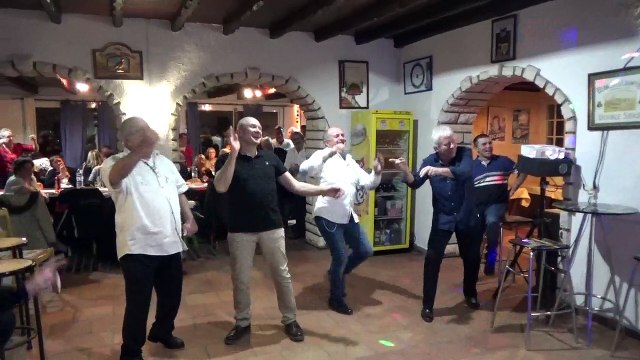 au reveillon nous avons fait danser les hommes avec just dance
