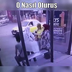 Hayatın Yükünü Kaldıramayan Otobüs Durağı  :D