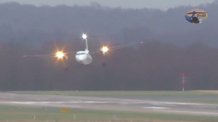 Atterrissage d'un avion avec des vents à 110 km/h