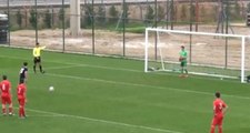 Hakem Hatalı Penaltı Verdi, Altınordulu Genç Futbolcu Topu Taca Gönderdi