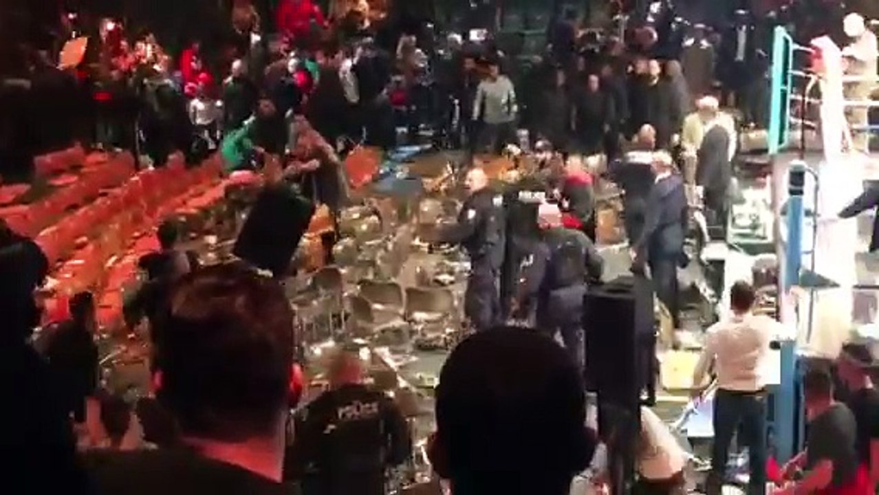 La réunion de boxe à Levallois dérape et part en bagarre générale