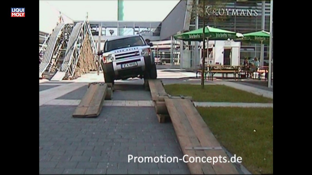 Land Rover Discovery offroad Geländewagenparcour Autohaus Kroymans Düsseldorf Automeile Düsseldorf 2005