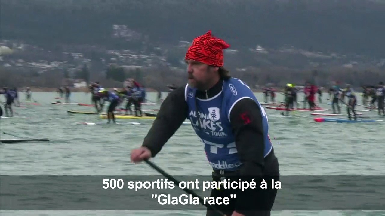 Course de paddle sur l'eau à 5 degrés du Lac d'...