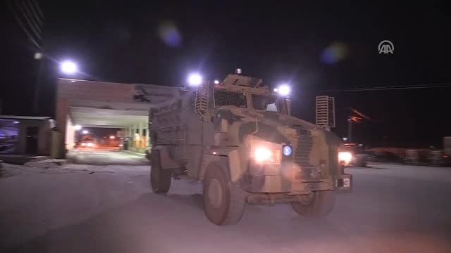 Askeri Araçlar Halep'in Azez İlçesine Doğru Geçiş Yaptı