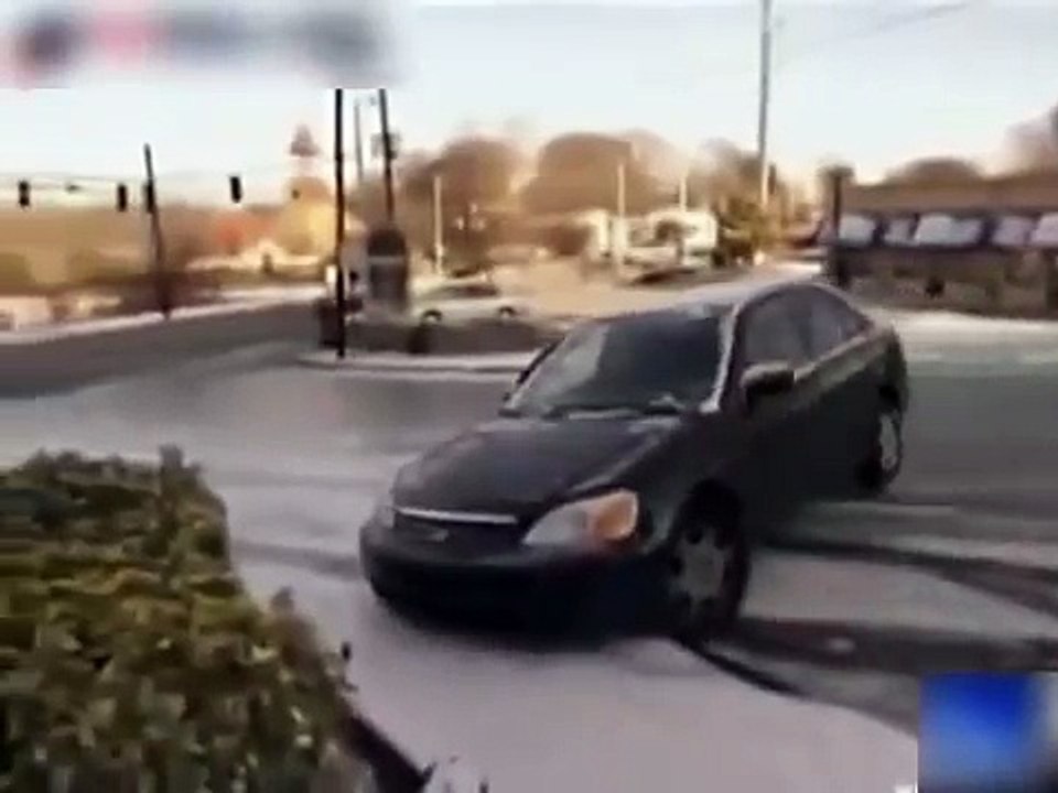 Karda Kayan Arabalarin Inanilmaz Kazalari - Geliyo Geliyoo