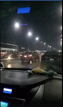توقف حركة المرور أعلى كوبرى أكتوبر إثر حادث تصادم 3 سيارات