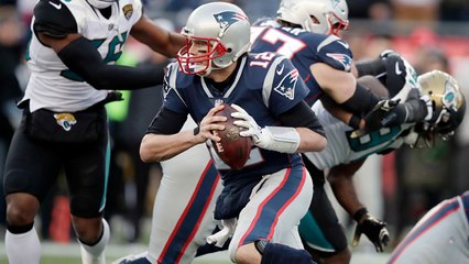 Brady keeps it on QB sneak for first down at Jags' 7-yard line