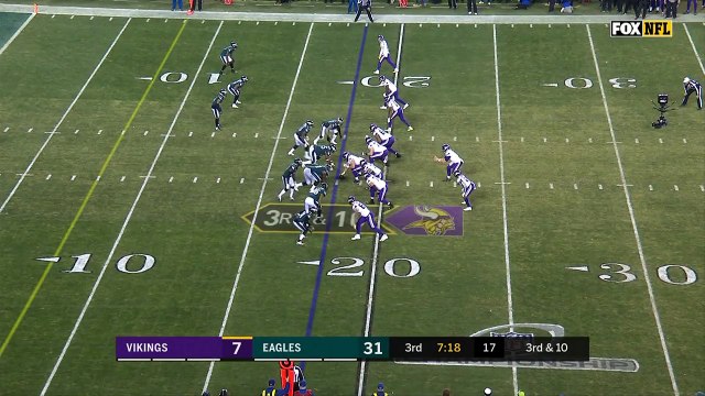 Minnesota Vikings running back Jerick McKinnon takes checkdown pass for critical third-down conversion