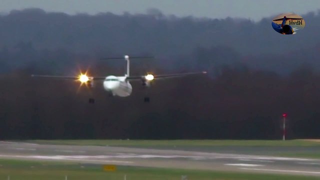 Atterrissage impressionnant en pleine tempête de cet avion en Allemagne !