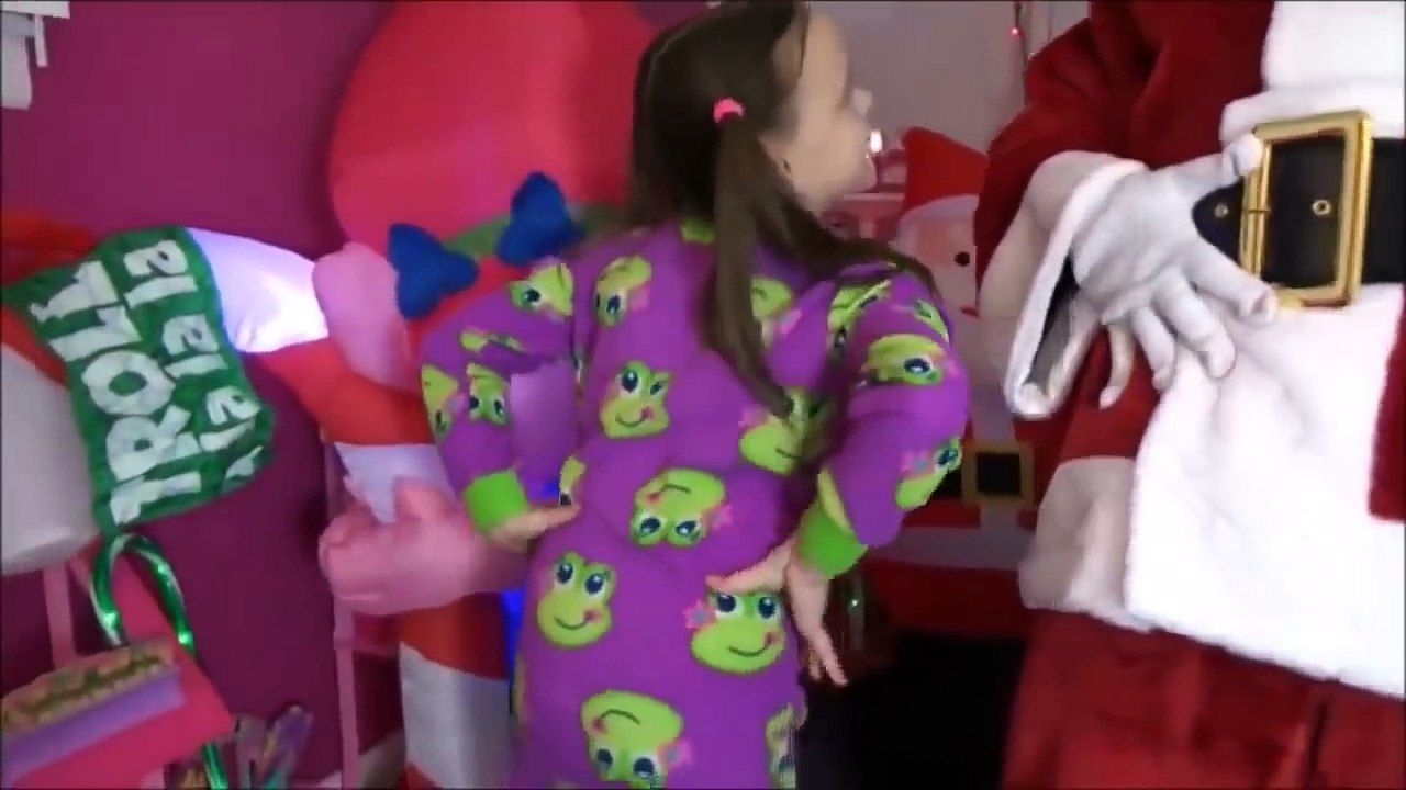 Toy Freaks - Freak Family Vlogs - Bad Baby Victoria Annabelle Toy Freaks Daddy Gingerbread House Fail Santa Claus (1)