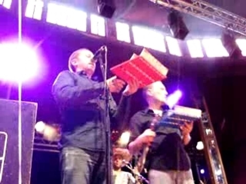 Oldelaf et Monsieur D - Dansons la schlounga
