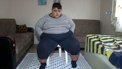 Okulunu bırakmamak için hastaneyi kabul edemiyor... Henüz 11 yaşında ve 185 kilo