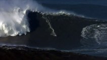 Ben Sanchis surfe une vague de 25m à Nazaré au Portugal !