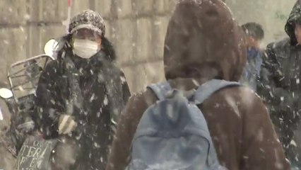 [날씨] 한파특보에 함박눈까지...퇴근길 빙판 비상 / YTN
