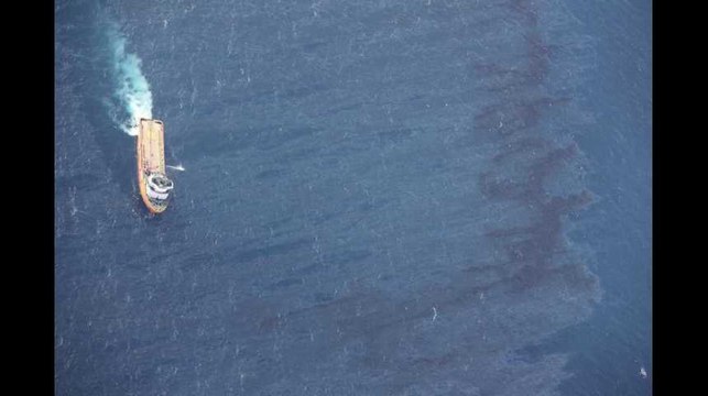 Déjà grande comme Paris, la marée noire en mer de Chine a triplé de taille en 4 jours