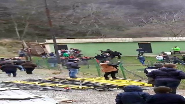 Yeşil saha boks ringine döndü, 2 futbolcu hastanelik oldu