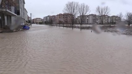 Şiddetli Sağanak Taşkınlara Neden Oldu